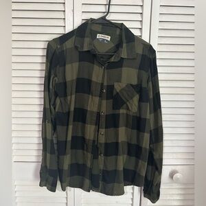 Magellan Outdoors Green and Black Casual Button Down Shirt